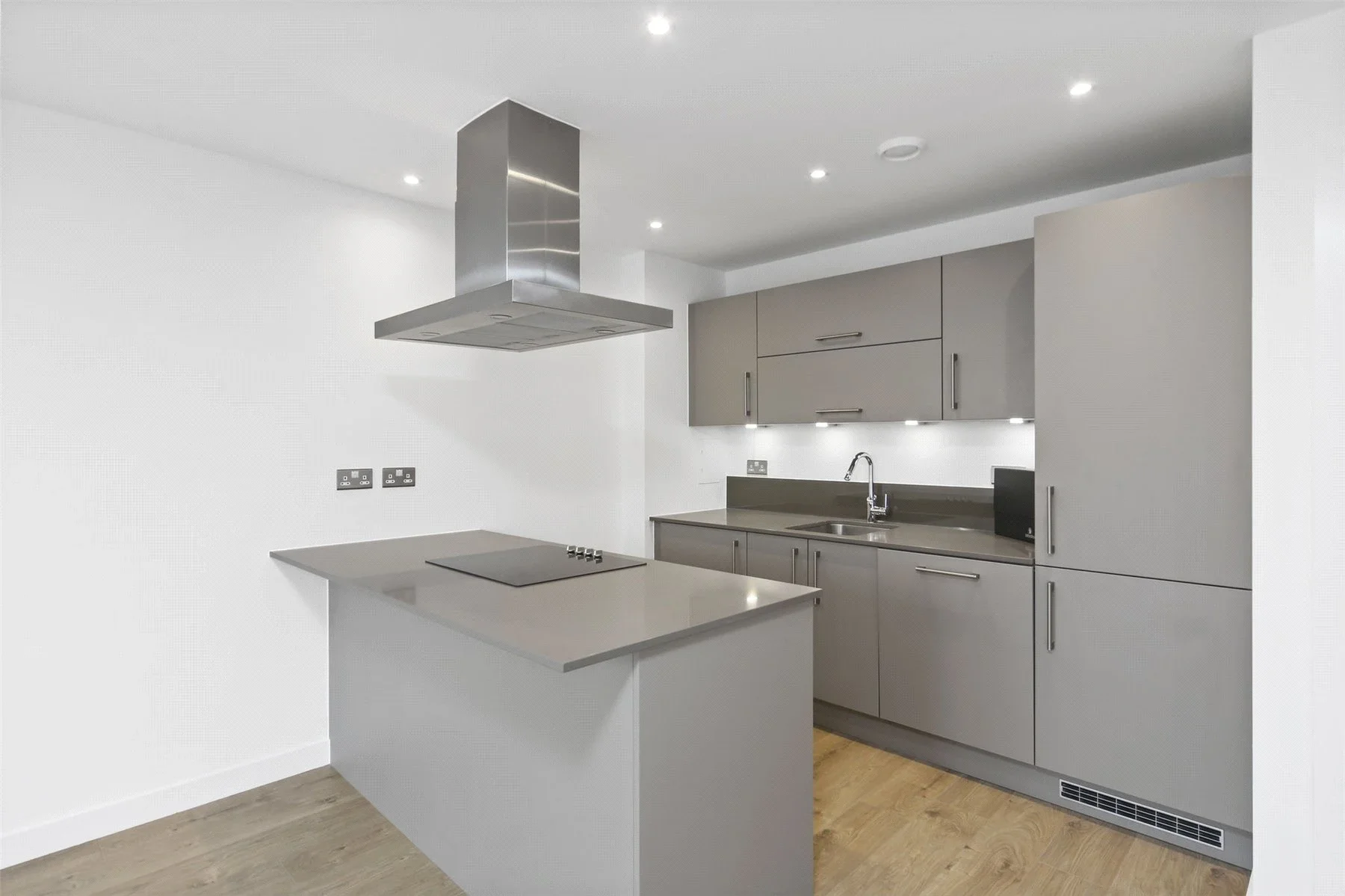 Flat Rotherhithe New Road in Greater London