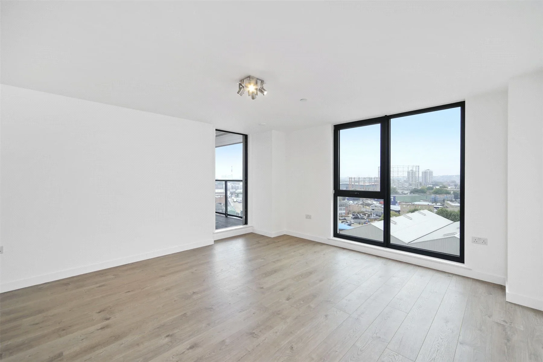 Flat Rotherhithe New Road in Greater London