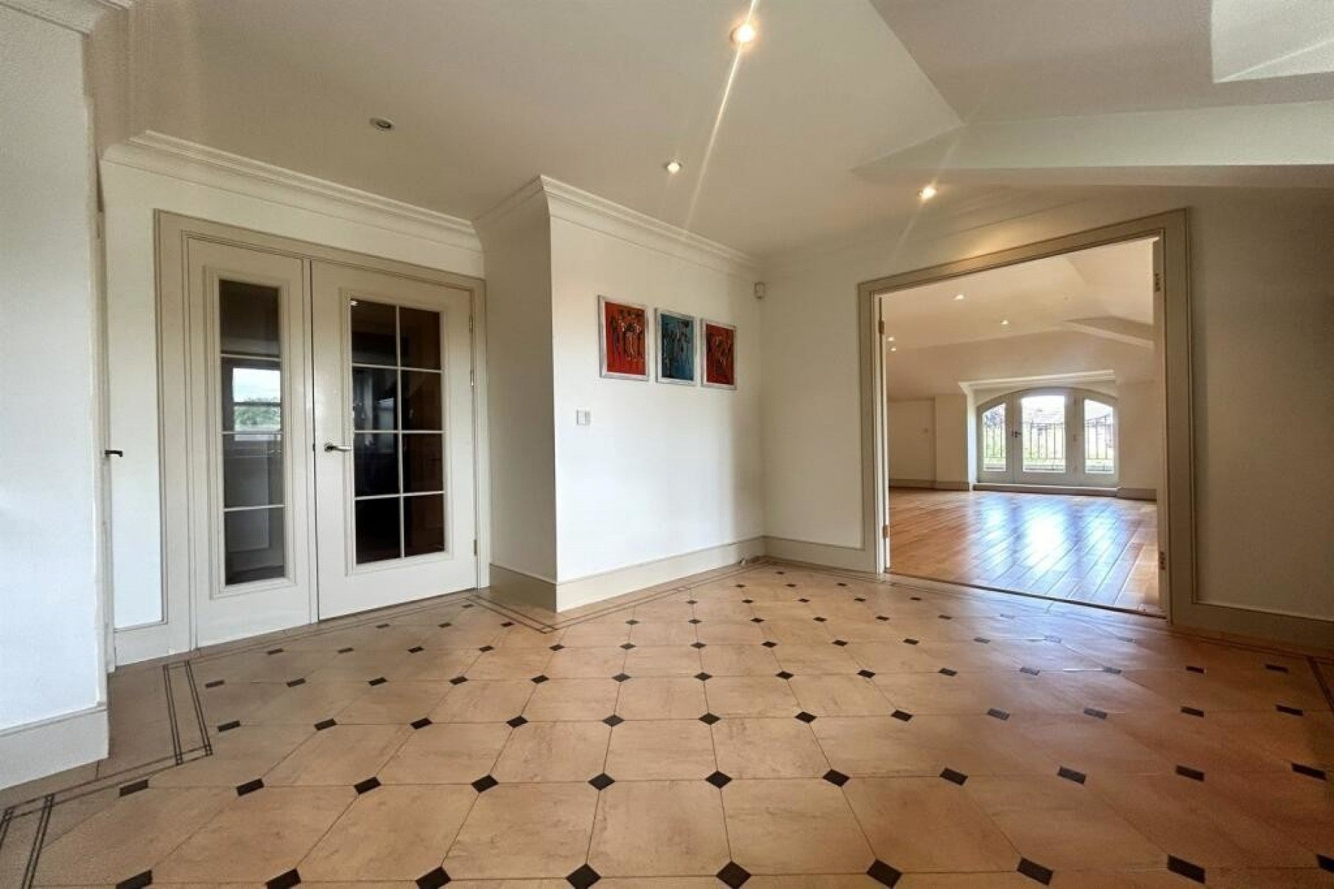 Flat Riverfield Road in Borough of Spelthorne