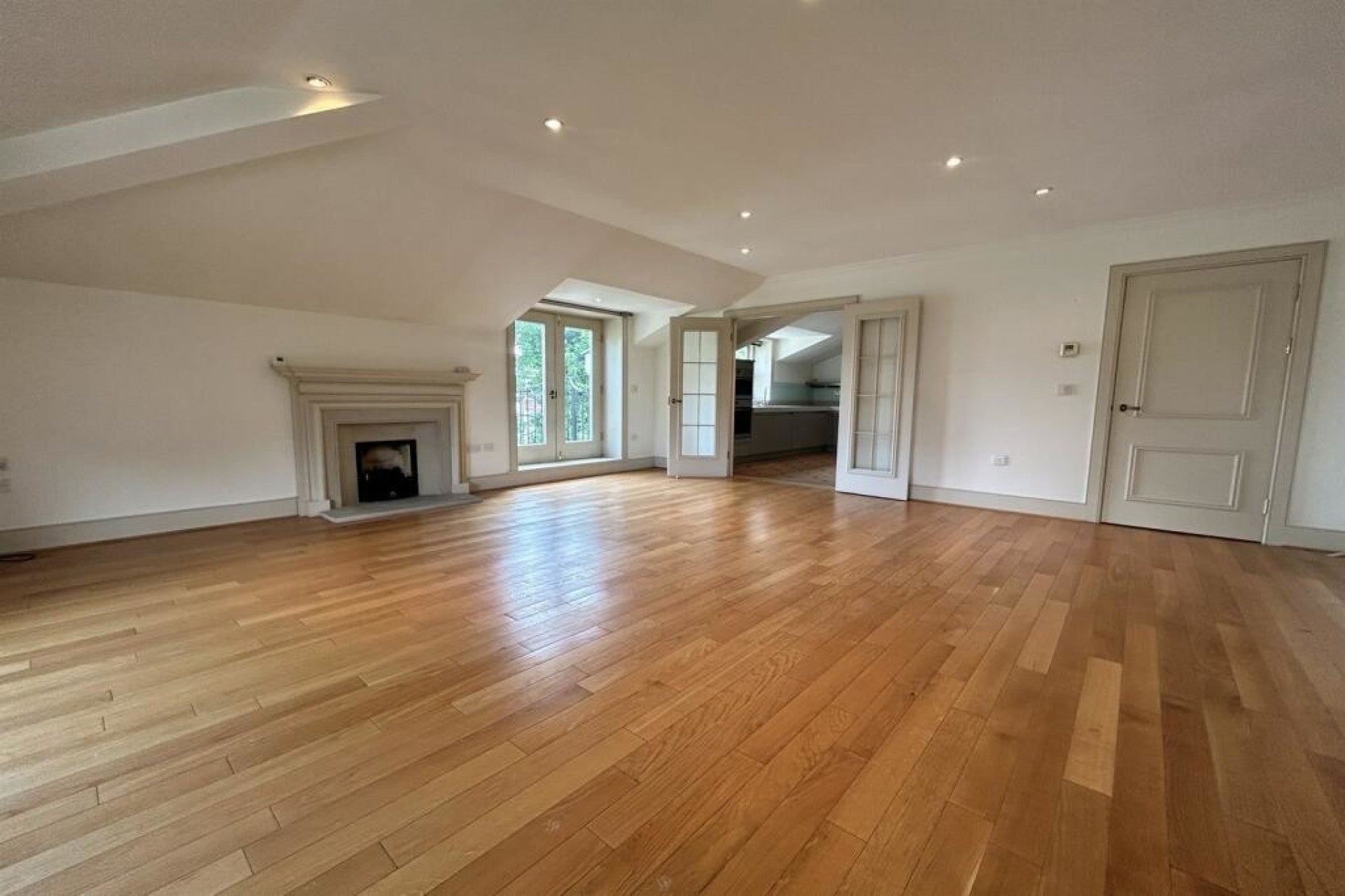 Flat Riverfield Road in Borough of Spelthorne