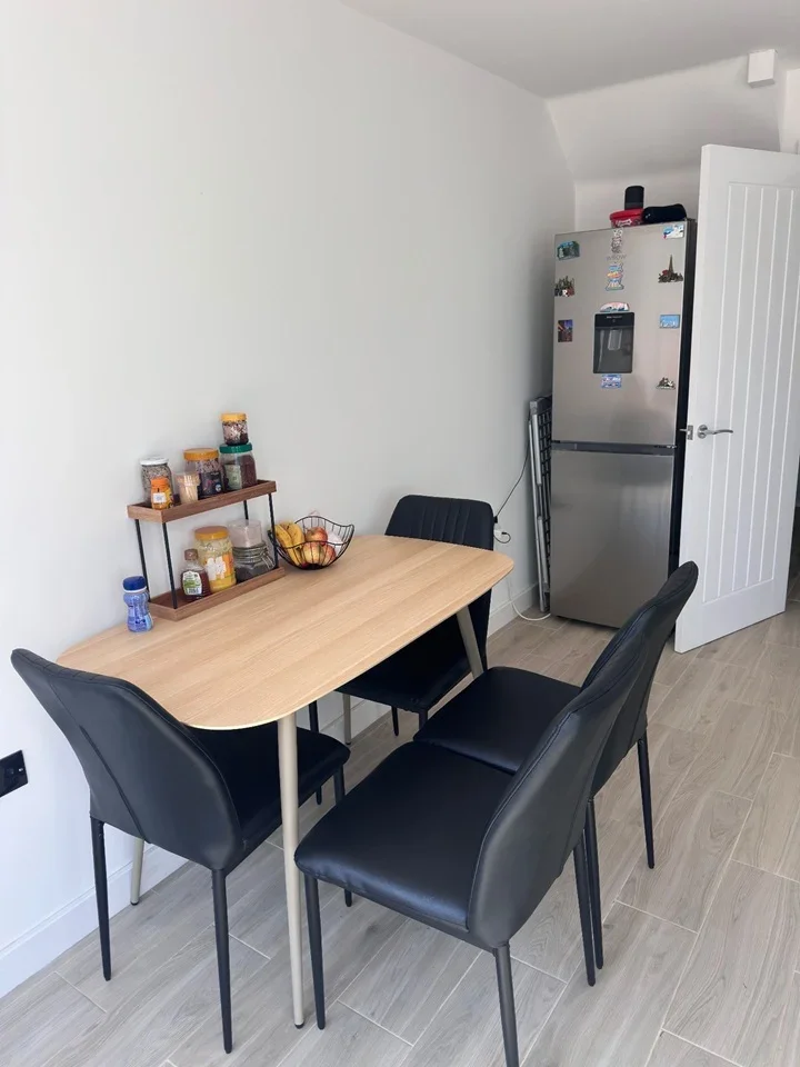 Room Frederick Road in Greater London