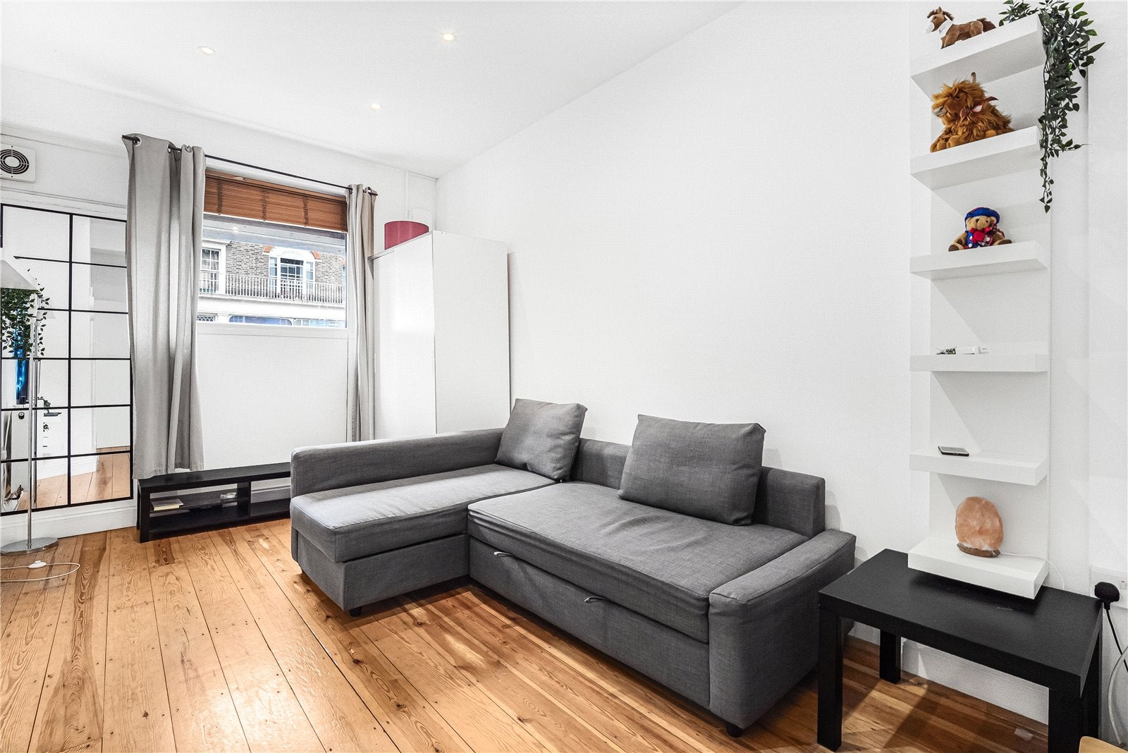 Flat Kennington Lane in Greater London