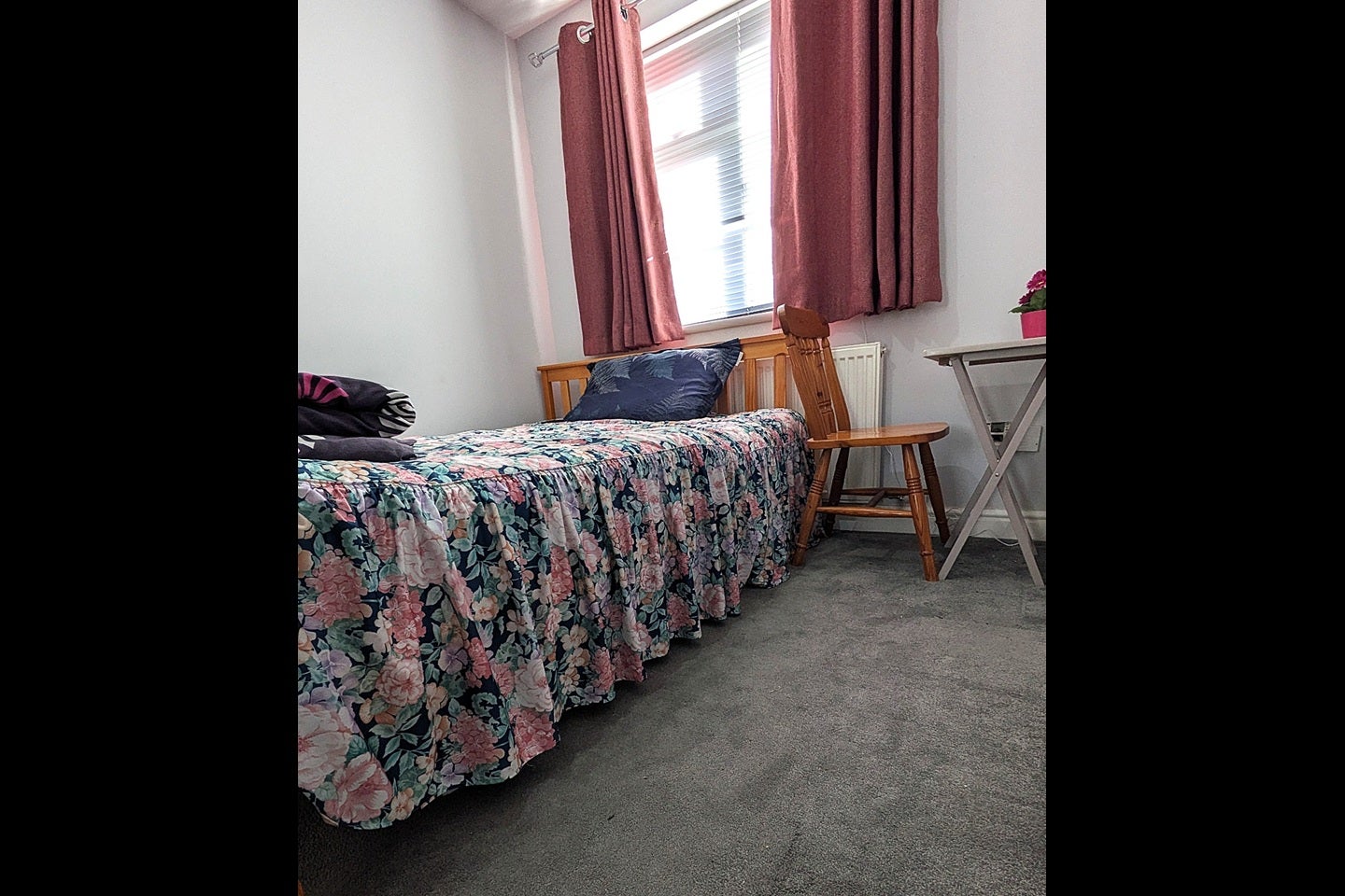 Room Ladygate Lane in Greater London