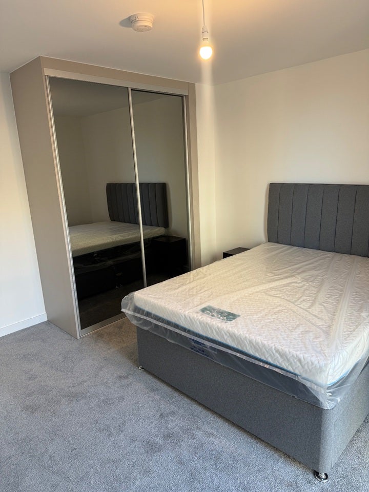 Flat Atlantis Avenue in Greater London
