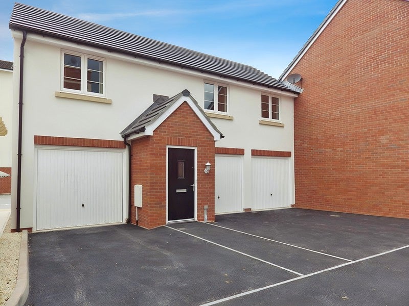 House Hanwell Close in Blunsdon St Andrew