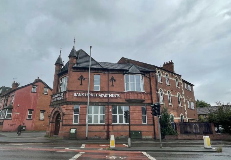 Flat Gledhow Road in Leeds