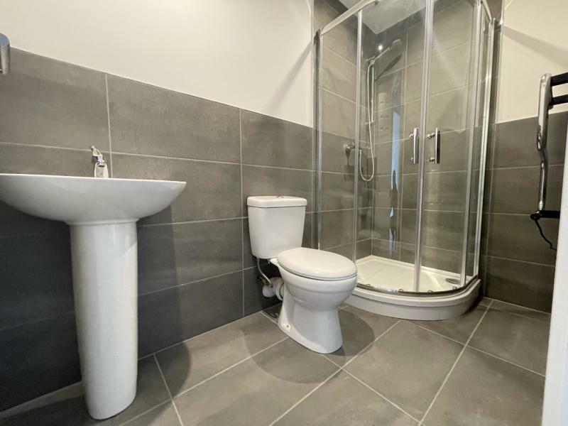 Flat Gledhow Road in Leeds