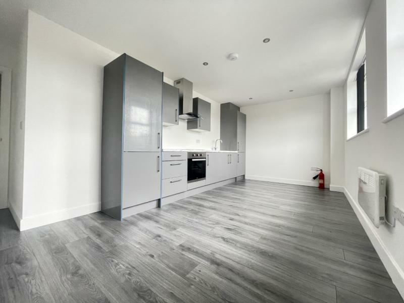 Flat Gledhow Road in Leeds