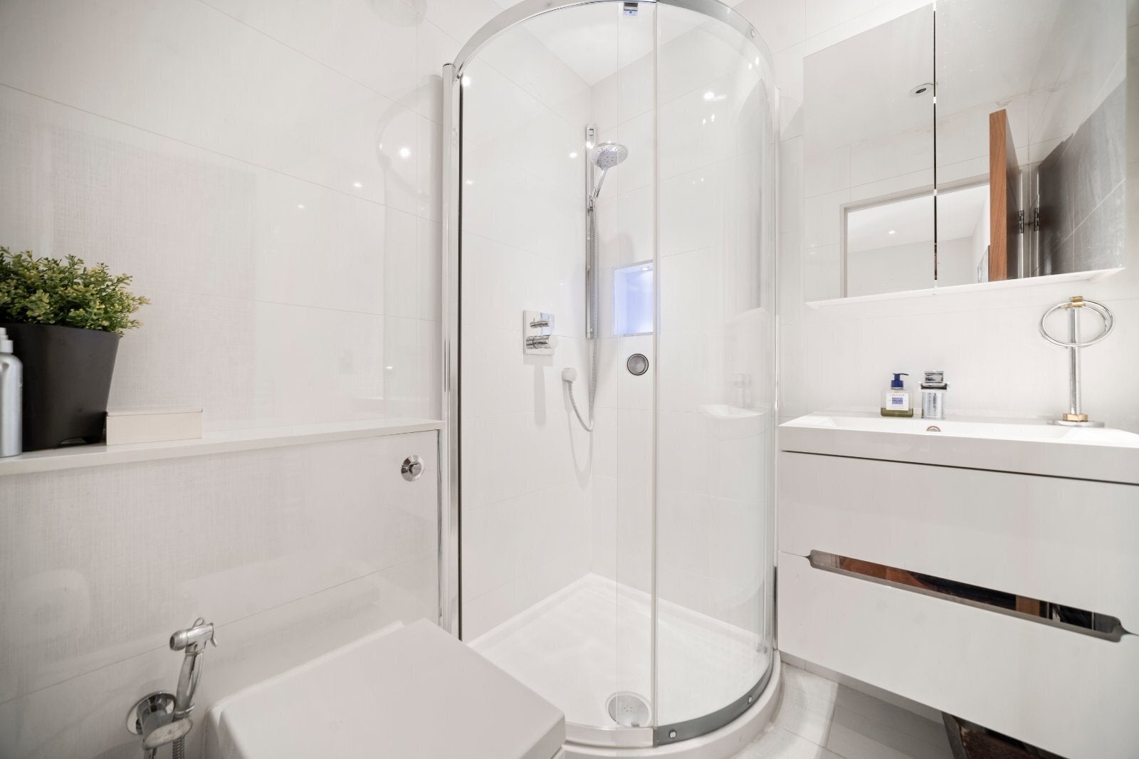 Flat Point W Access Road in Greater London