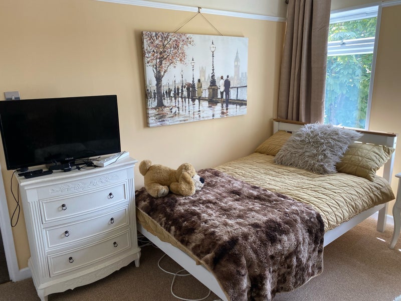 Room Sissinghurst Close in Crawley