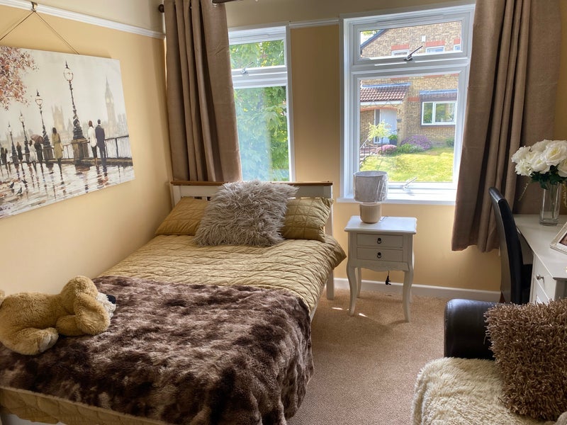 Room Sissinghurst Close in Crawley
