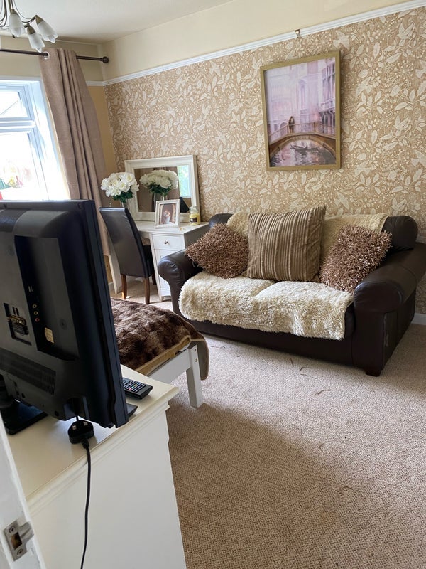 Room Sissinghurst Close in Crawley