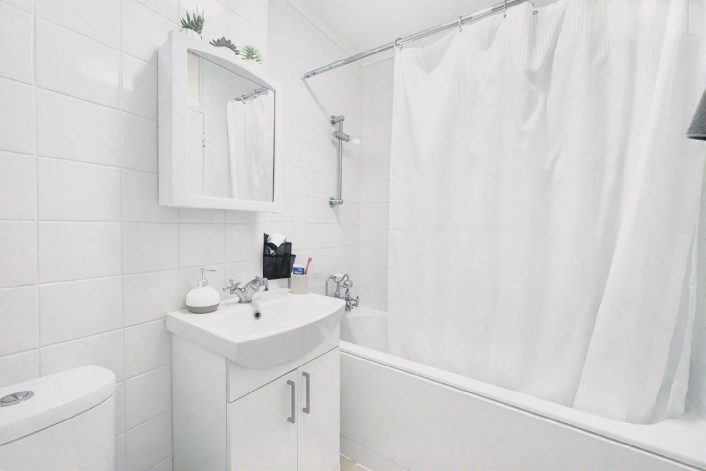 Flat Putney Hill in Greater London