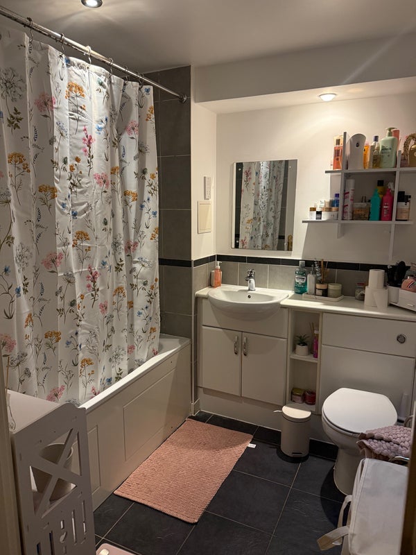 Room John Dyde Close in East Hertfordshire