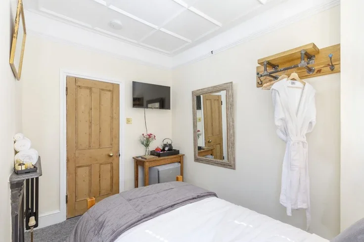 Room De Courcel Road in Brighton