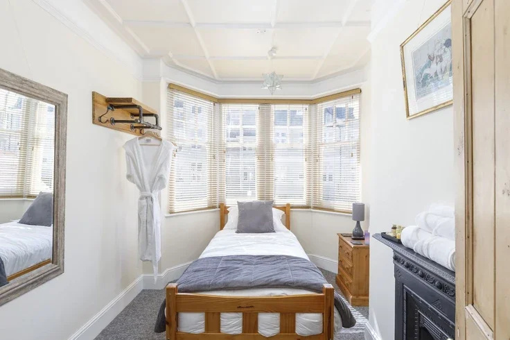 Room De Courcel Road in Brighton