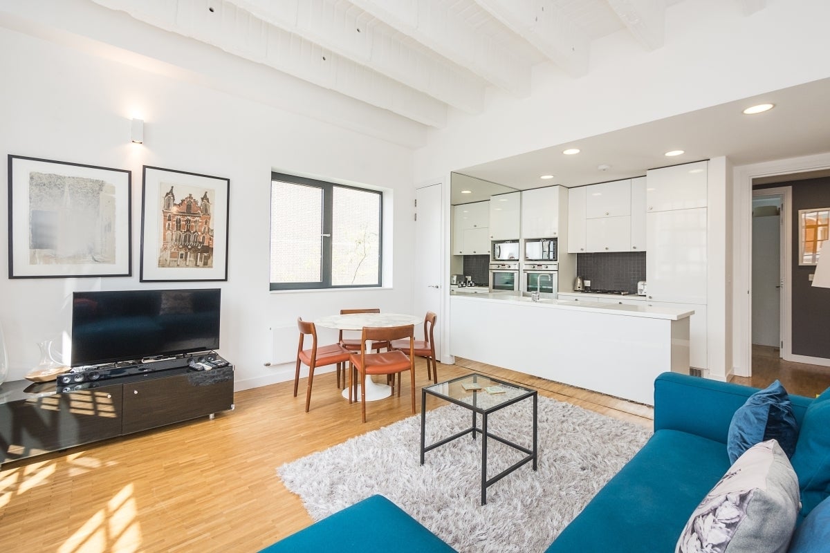 Flat Leigh Place in Greater London