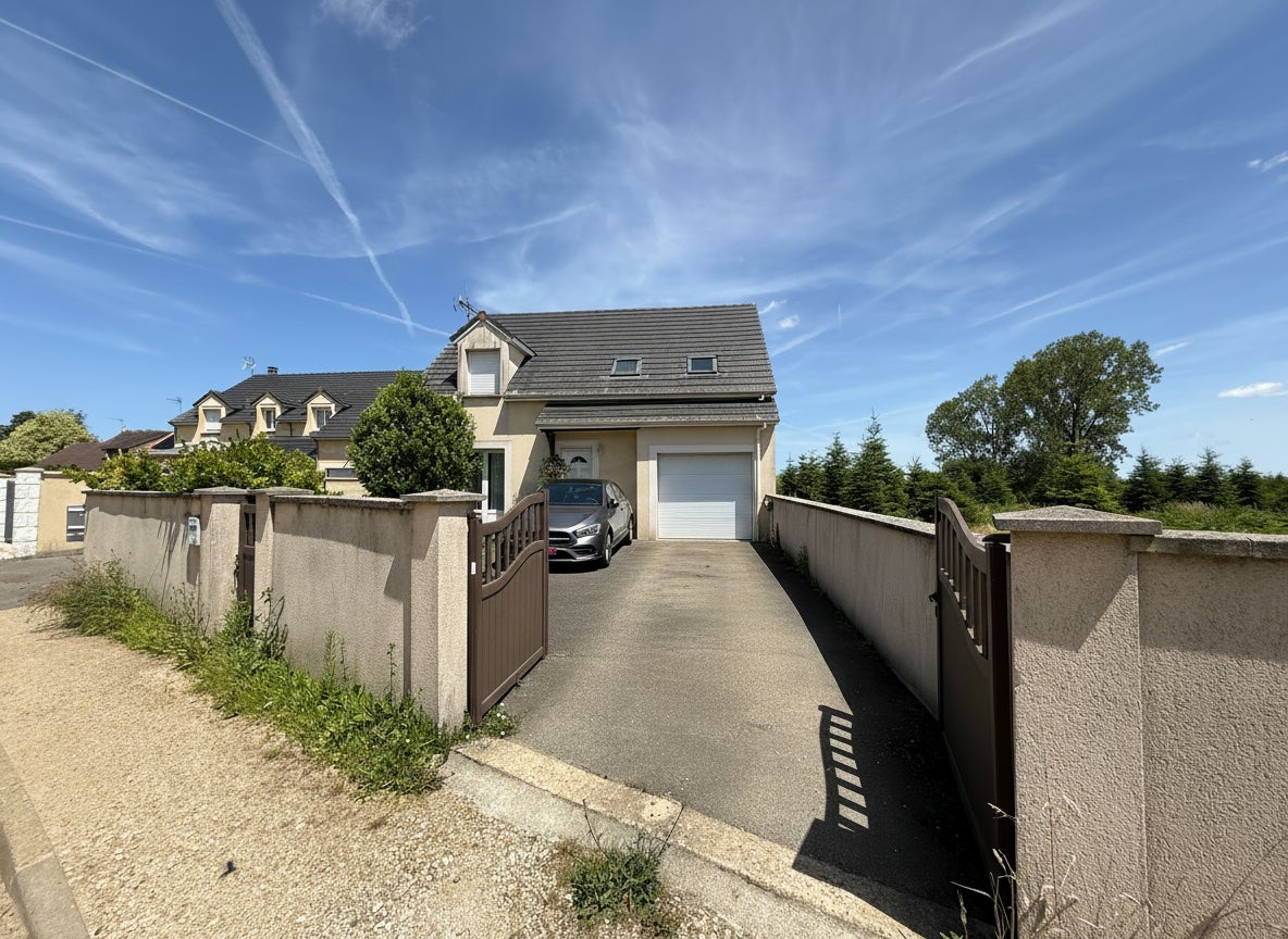 House Route Nationale in Bailleau-l'Évêque