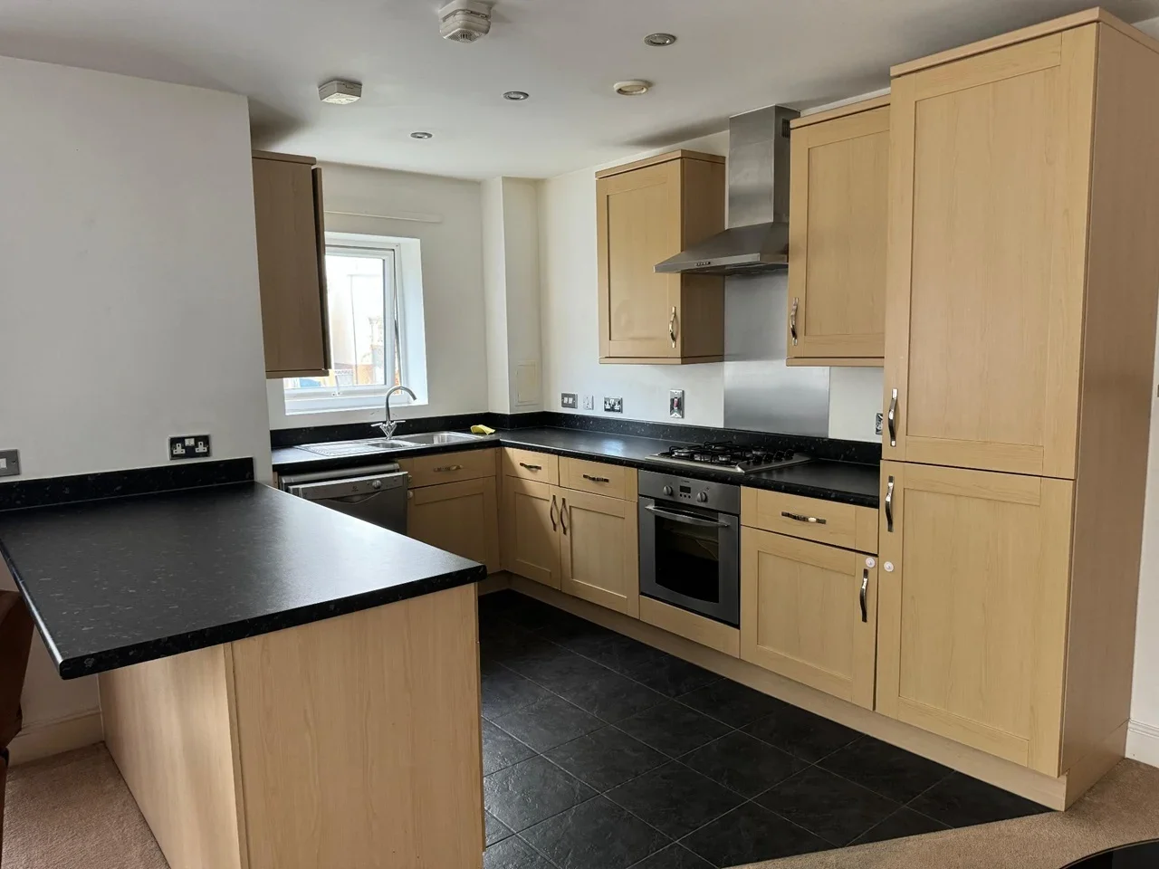 Flat Drinkwater Road in Greater London