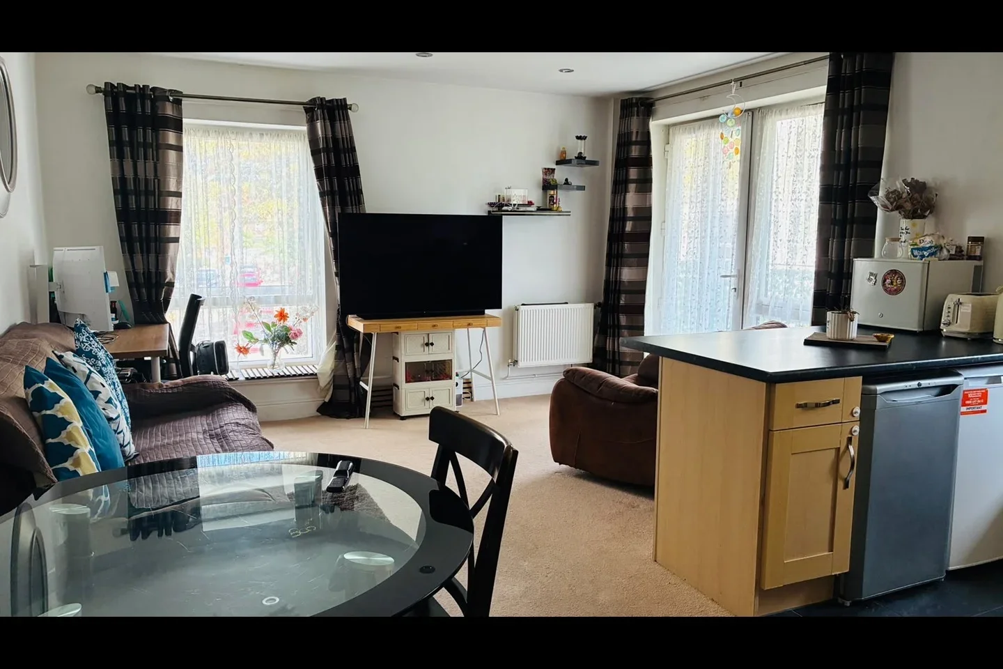 Flat Drinkwater Road in Greater London