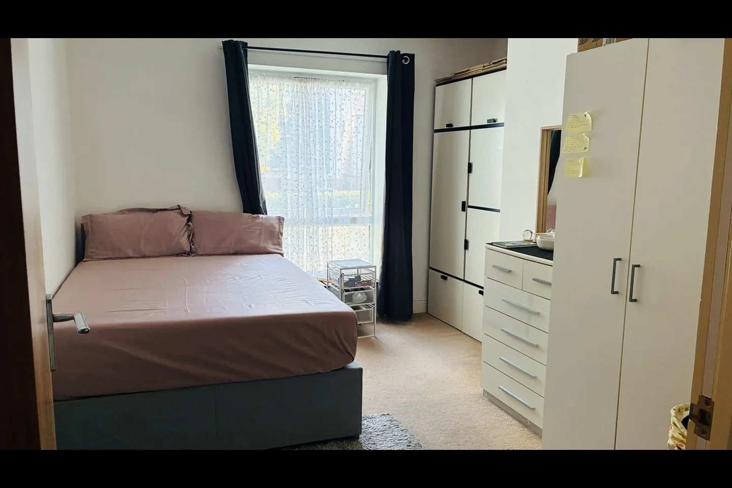 Flat Drinkwater Road in Greater London