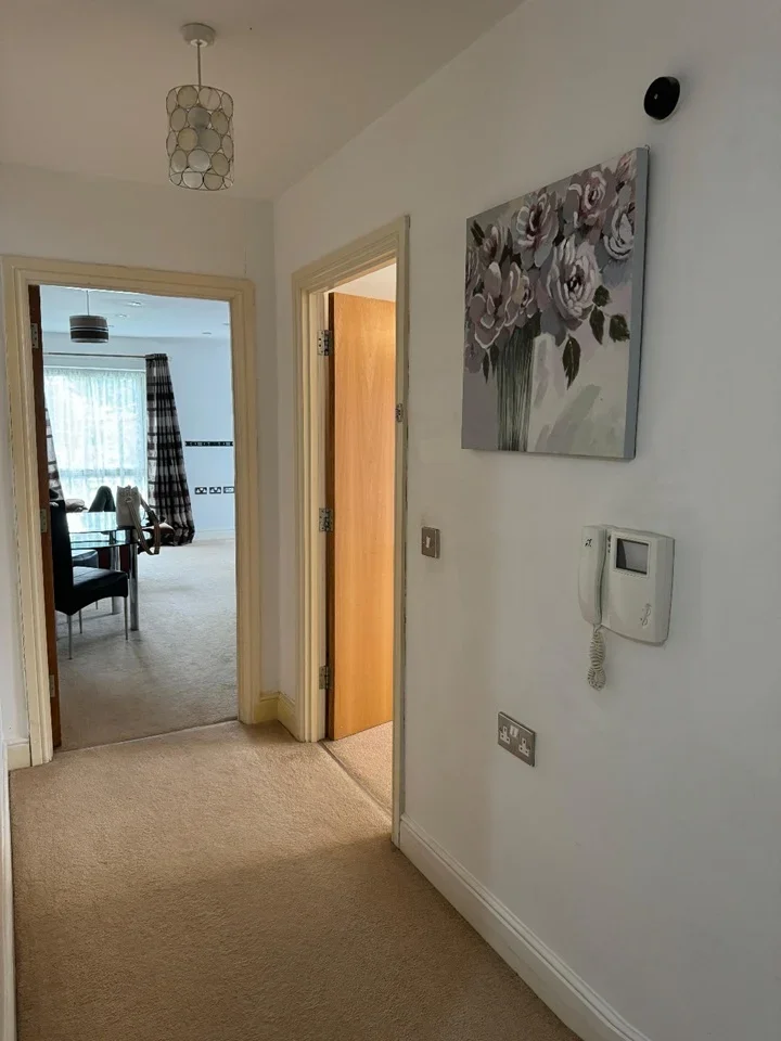 Flat Drinkwater Road in Greater London