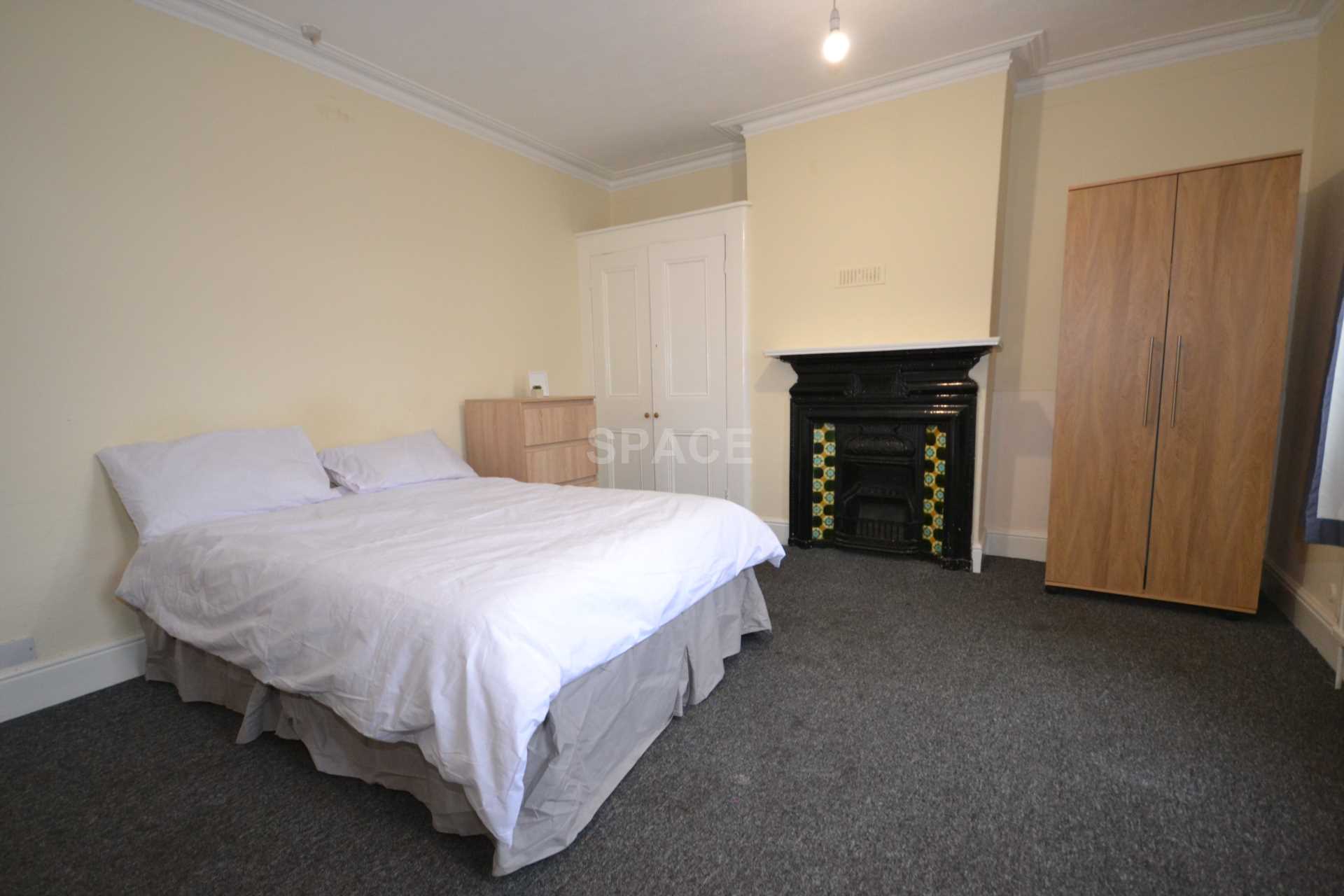 Flat Basingstoke Road in Reading