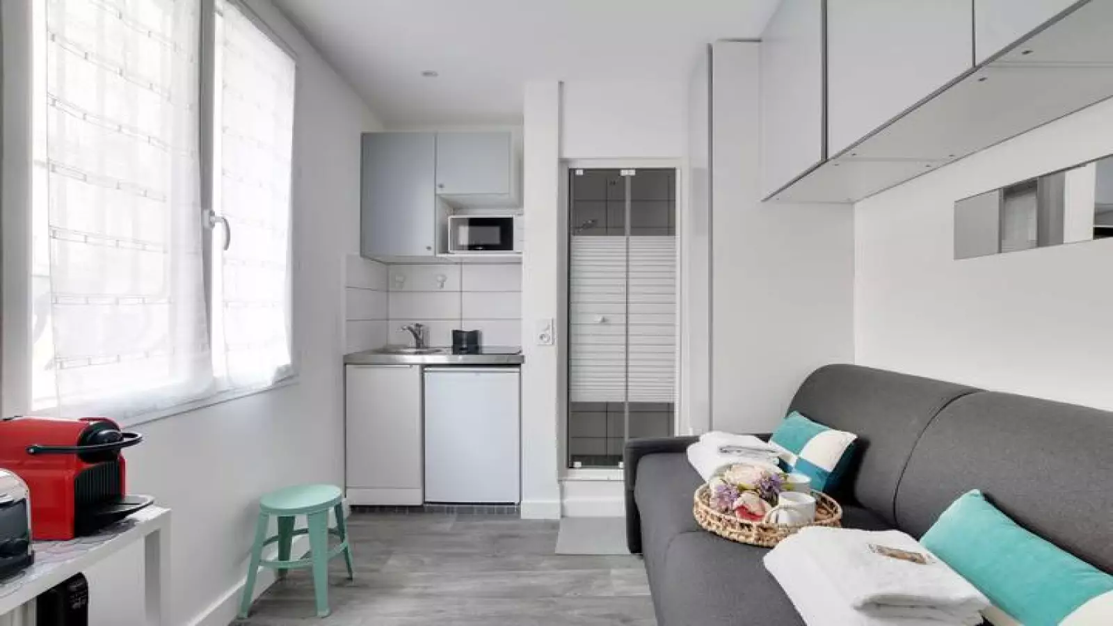 Flat Place Émile Goudeau in Paris