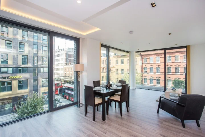 Flat Alie Street in Greater London
