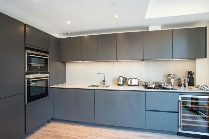 Flat Alie Street in Greater London