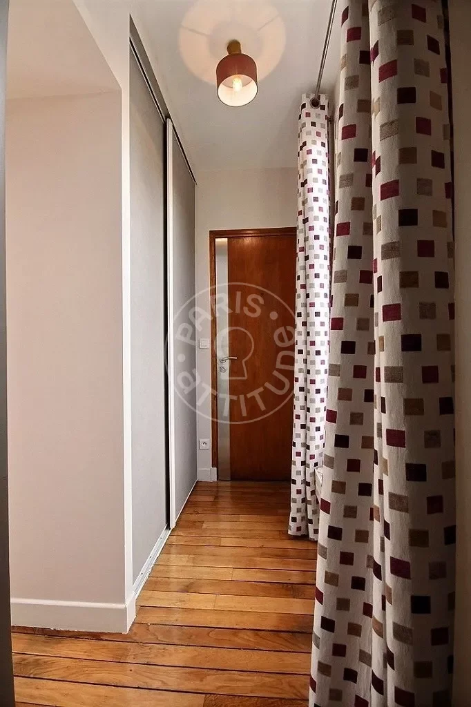 Flat Rue du Delta in Paris