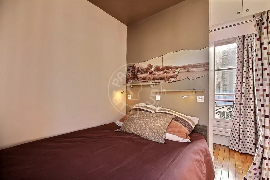 Flat Rue du Delta in Paris