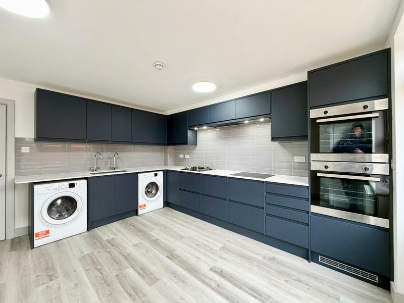 Room Amhurst Road in Greater London