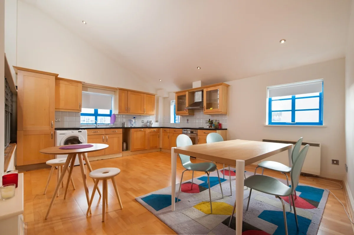 Flat Hawthorne Crescent in Greater London