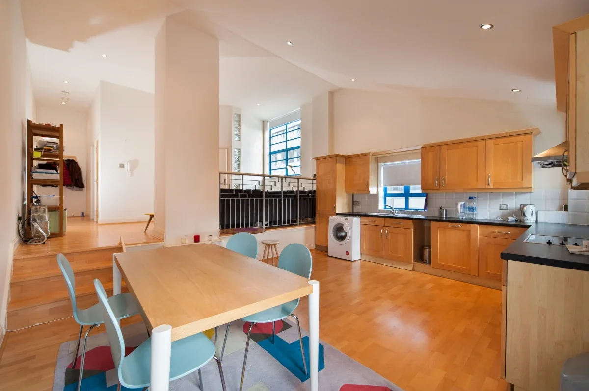Flat Hawthorne Crescent in Greater London