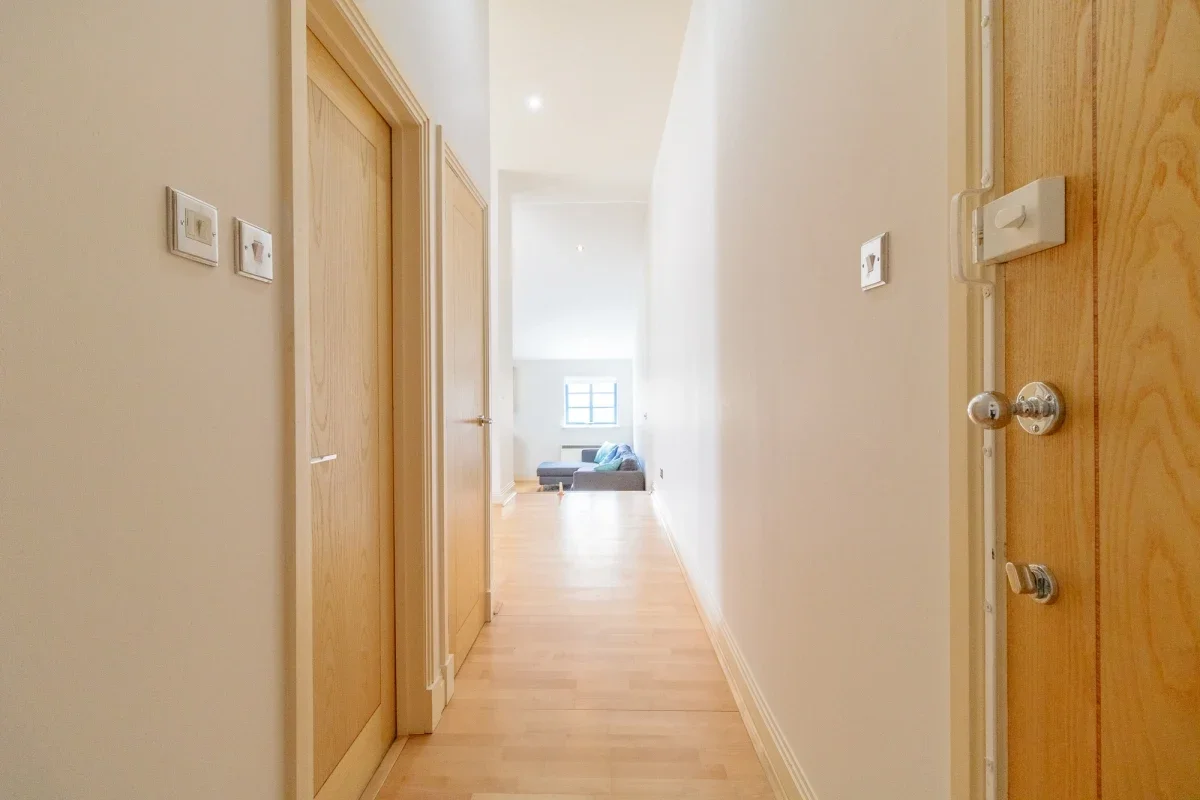 Flat Hawthorne Crescent in Greater London