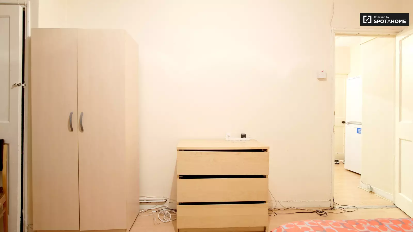 Flat Spelman Street in Greater London