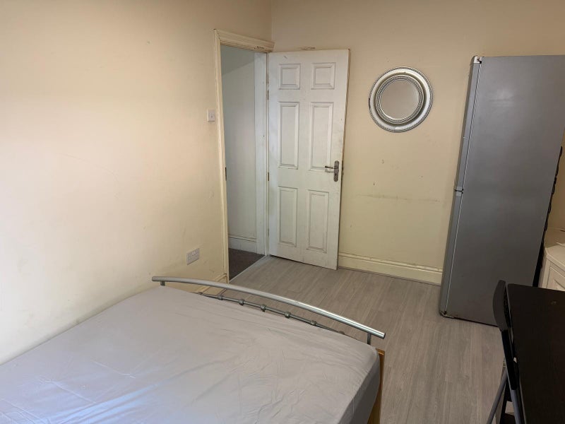 Room Slade Road in Birmingham