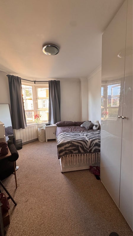 Room Wolfe Crescent in Greater London