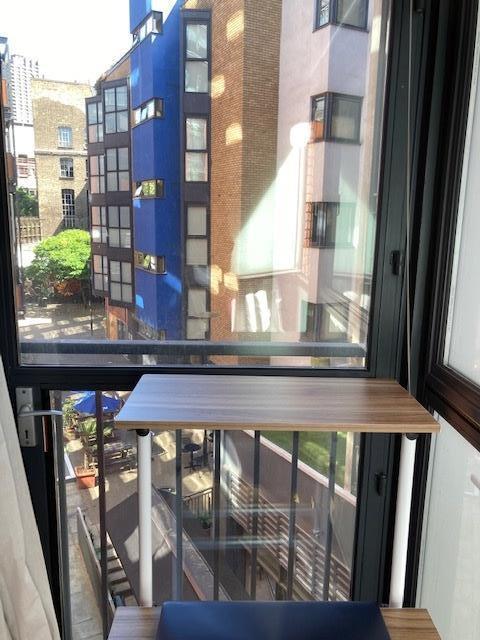 Flat Britton Street in Greater London