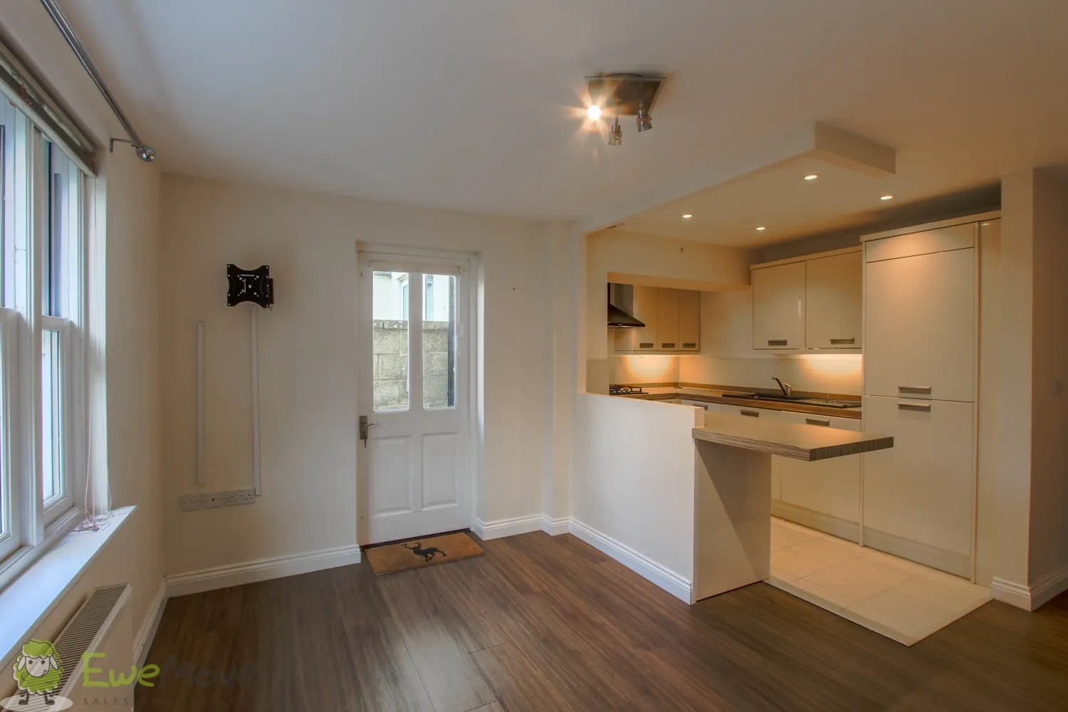 Flat Bath Road in Cheltenham