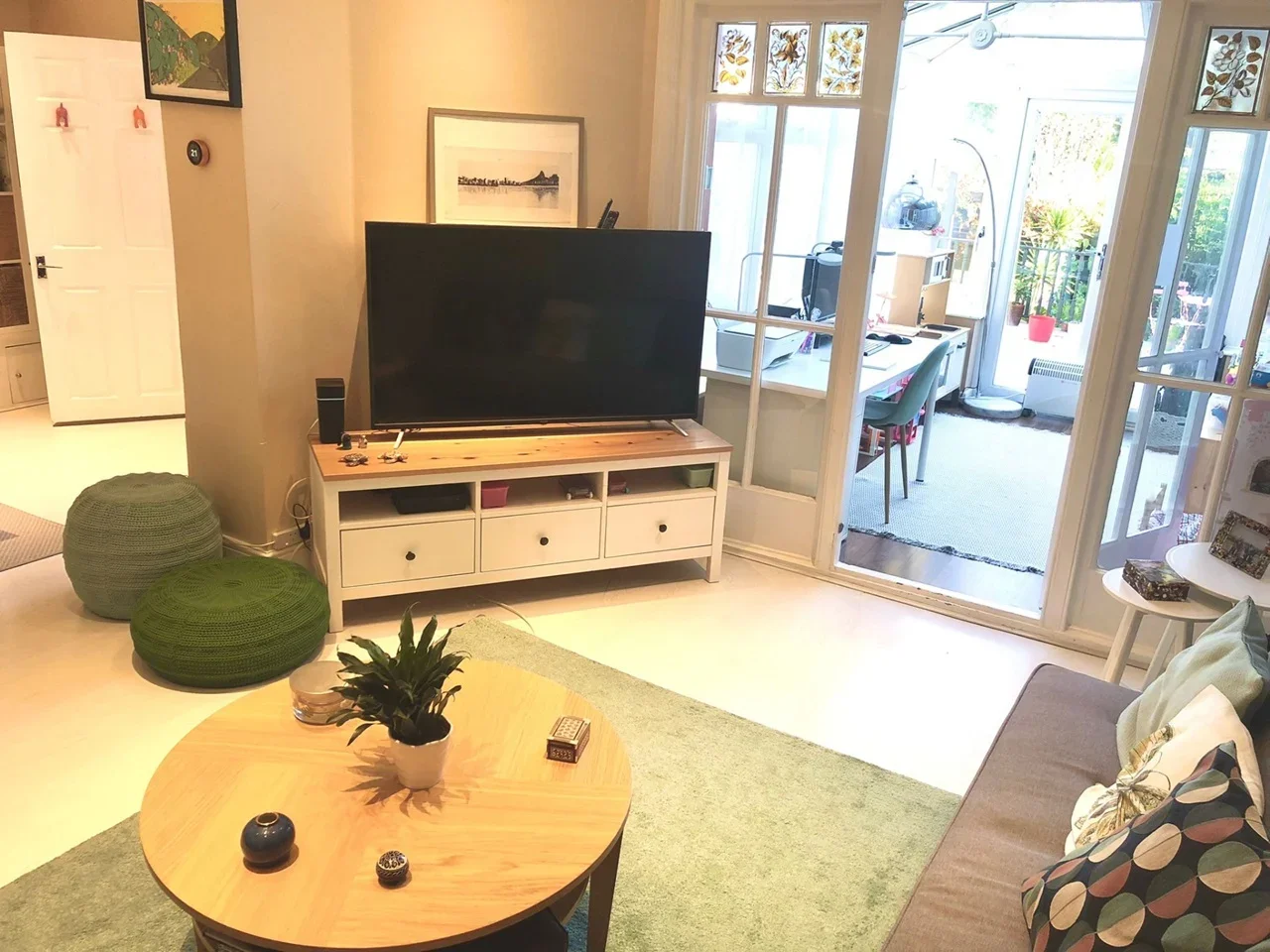 Flat Methuen Park in Greater London