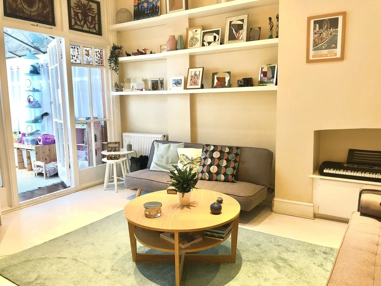 Flat Methuen Park in Greater London