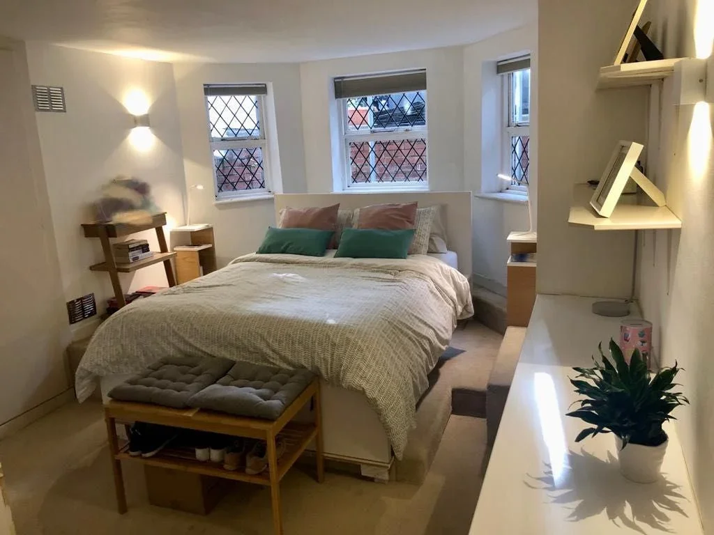 Flat Methuen Park in Greater London
