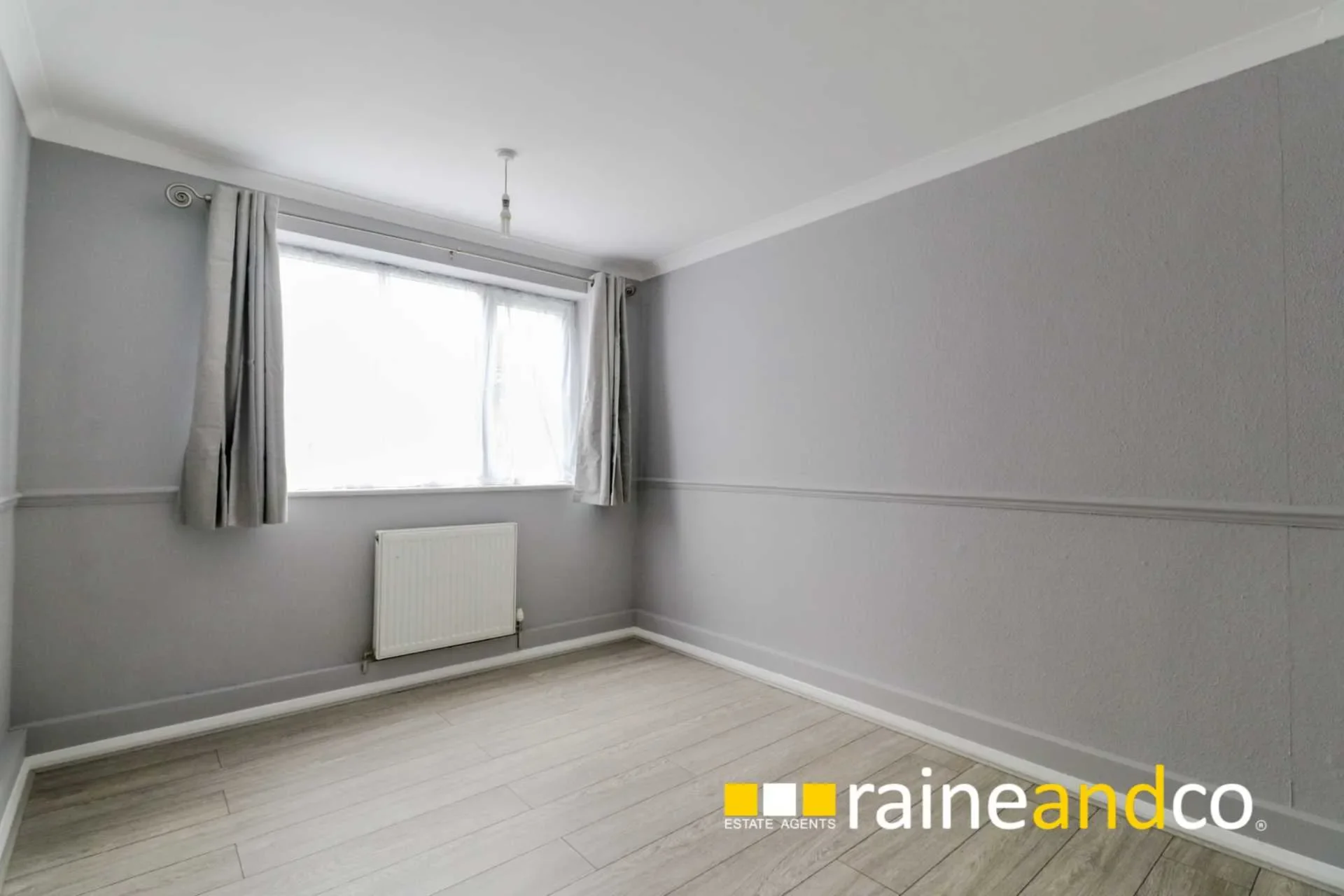 Flat Roe Green Lane in Welwyn Hatfield