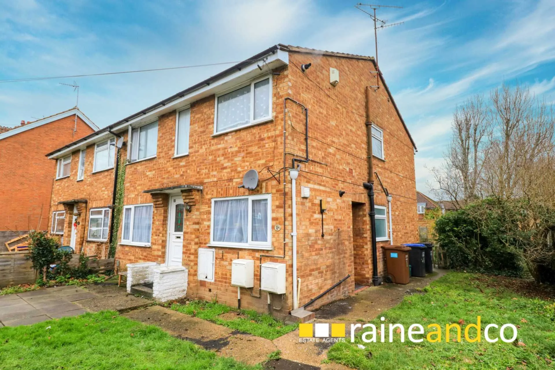 Flat Roe Green Lane in Welwyn Hatfield