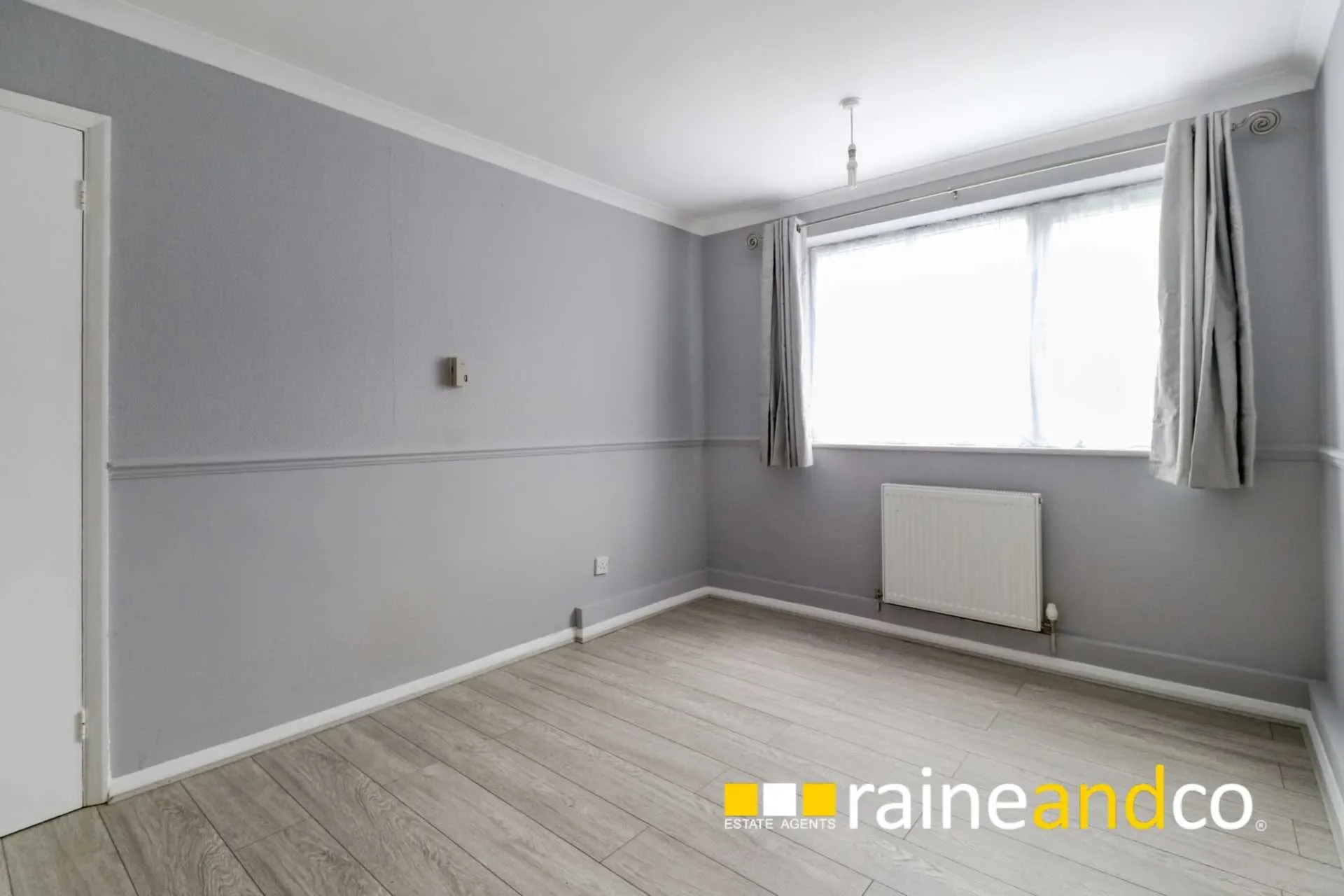 Flat Roe Green Lane in Welwyn Hatfield