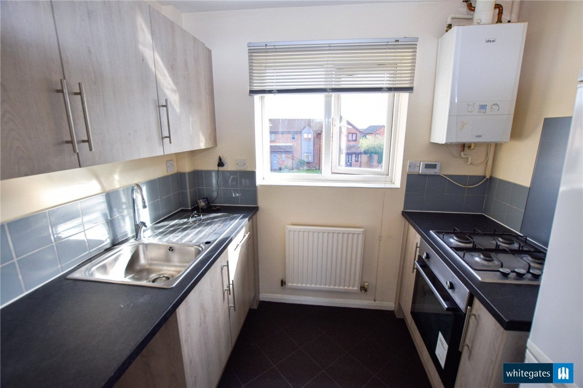 Flat Middleton Park Road in Leeds