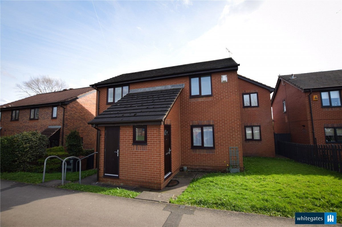 Flat Middleton Park Road in Leeds
