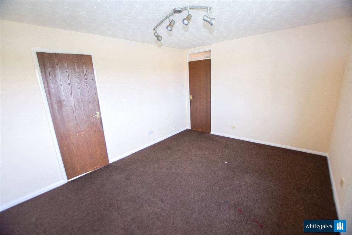 Flat Middleton Park Road in Leeds